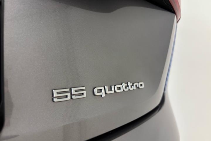 Grå Audi e-tron fra 2022