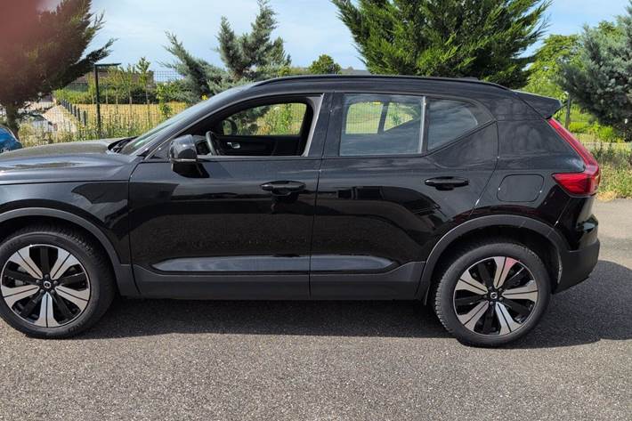 Sort Volvo XC40 fra 2023