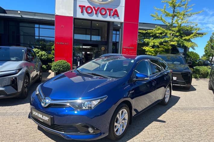 Blå Toyota Auris fra 2018