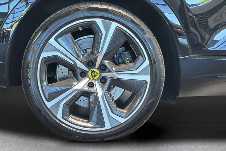 Sort Lotus Eletre fra 2024
