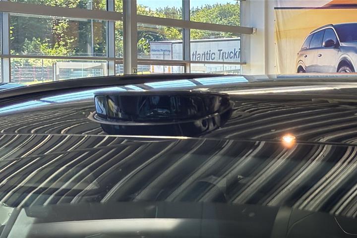 Sort Lotus Eletre fra 2024