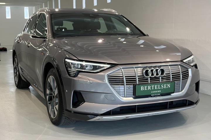 Grå Audi e-tron fra 2020 set udefra
