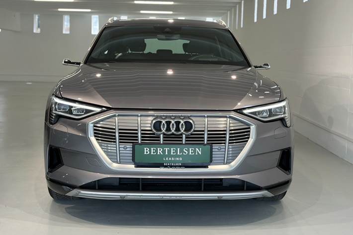 Grå Audi e-tron fra 2020