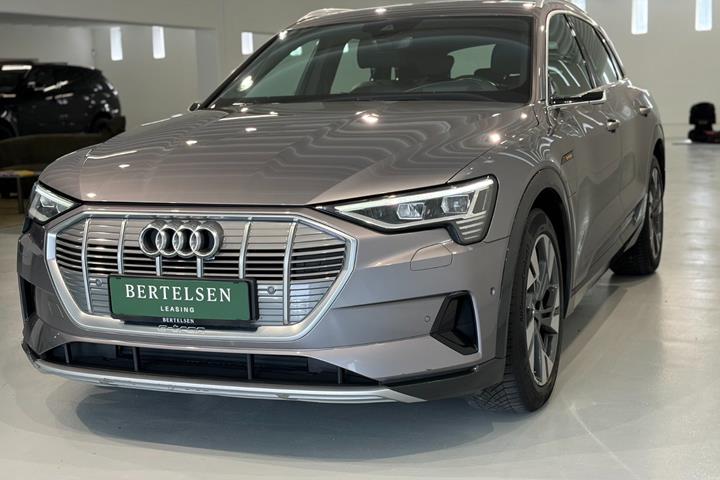 Grå Audi e-tron fra 2020