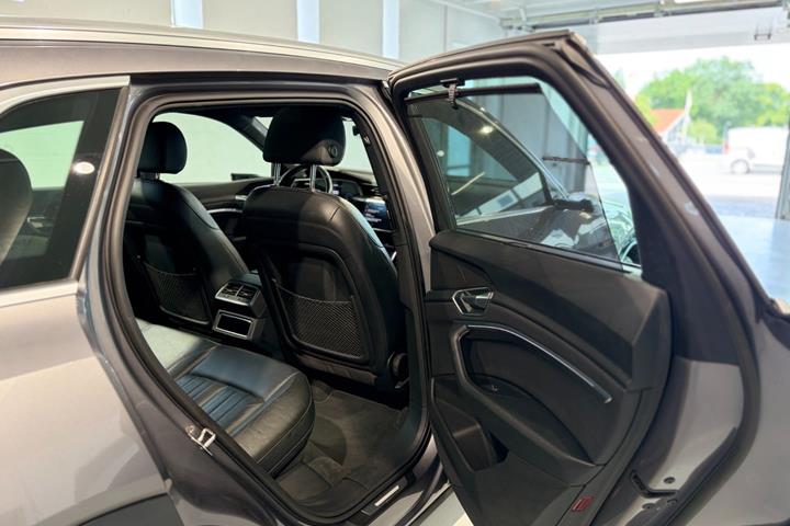 Grå Audi e-tron fra 2020