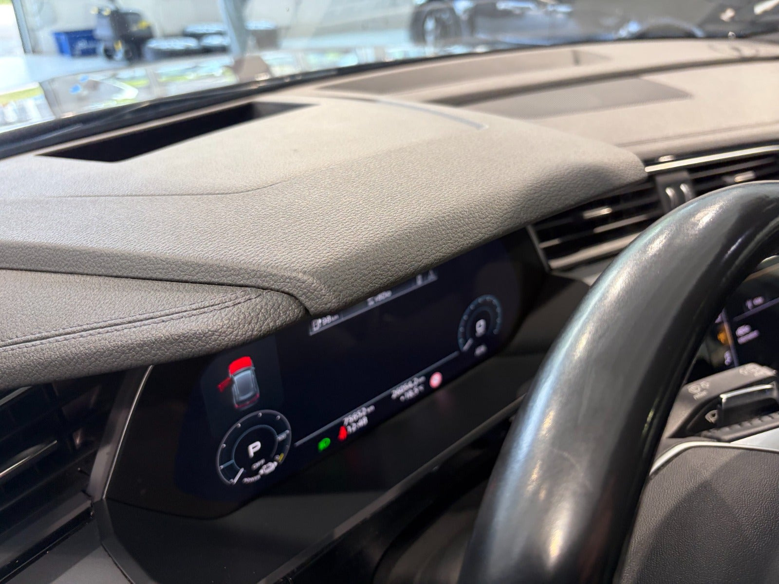 Grå Audi e-tron fra 2020