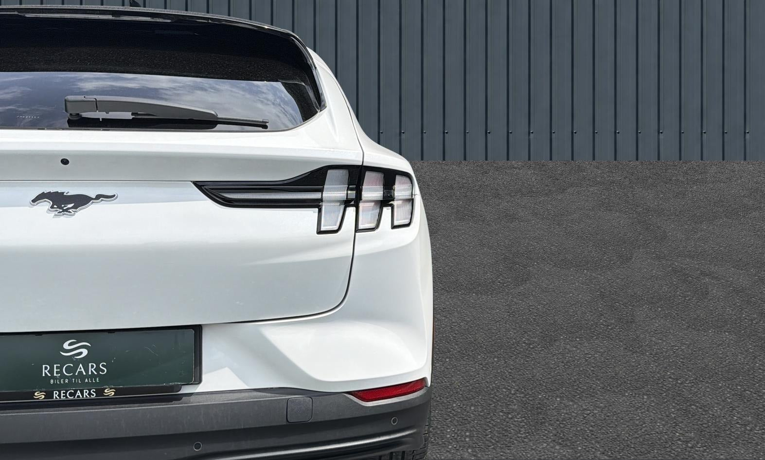 Hvid Ford Mustang Mach-E fra 2023