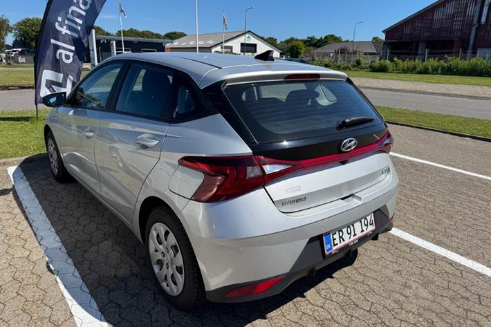 Sølv Hyundai i20 fra 2021