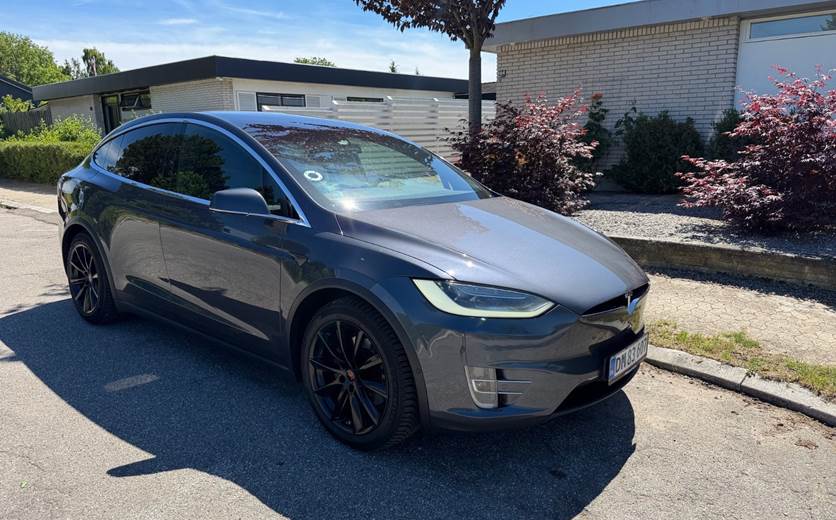 Tesla Model X 100D