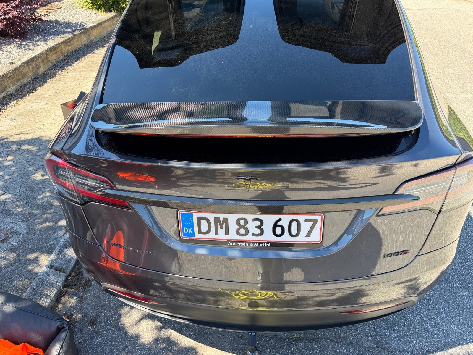Sølv Tesla Model X fra 2018