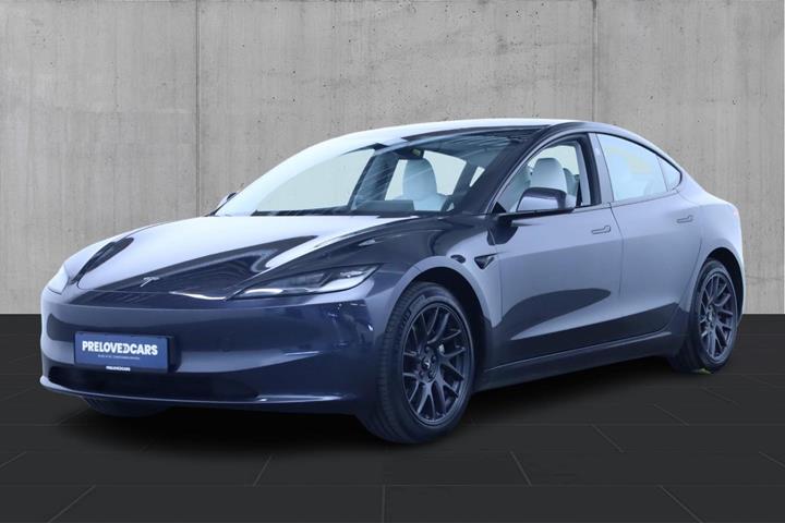 Grå Tesla Model 3 fra 2024