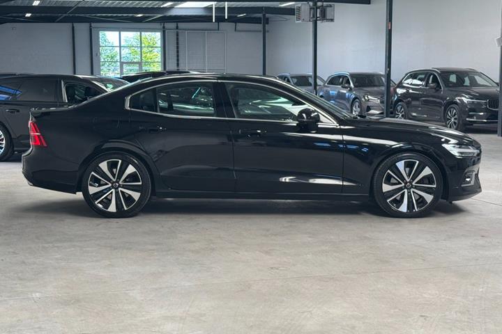 Sort Volvo S60 fra 2020
