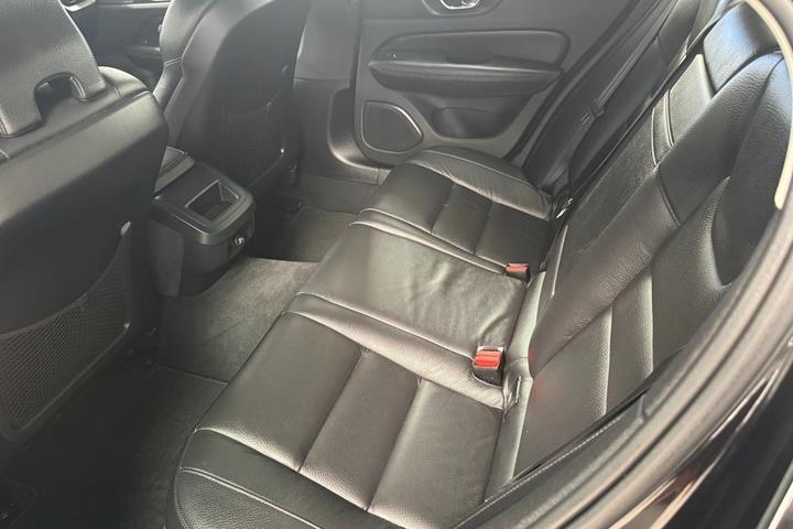 Sort Volvo S60 fra 2020