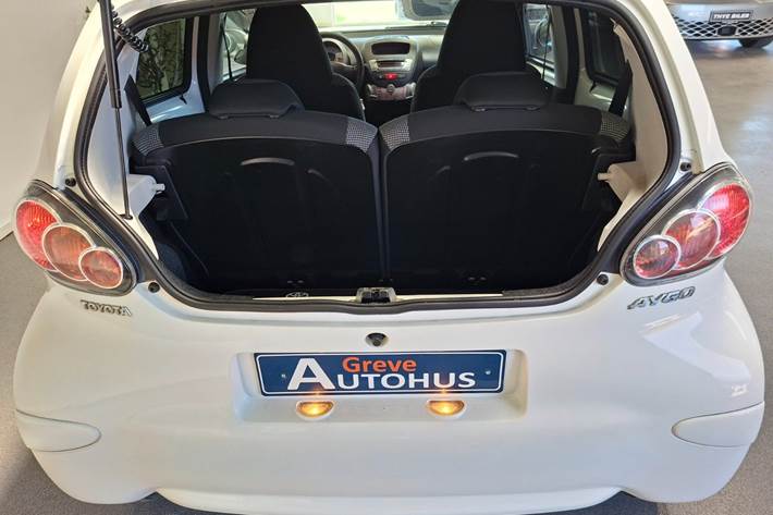 Hvid Toyota Aygo fra 2012