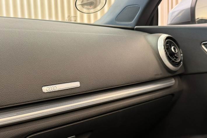 Grå Audi A3 fra 2019