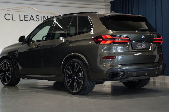 Grøn BMW X5 fra 2024