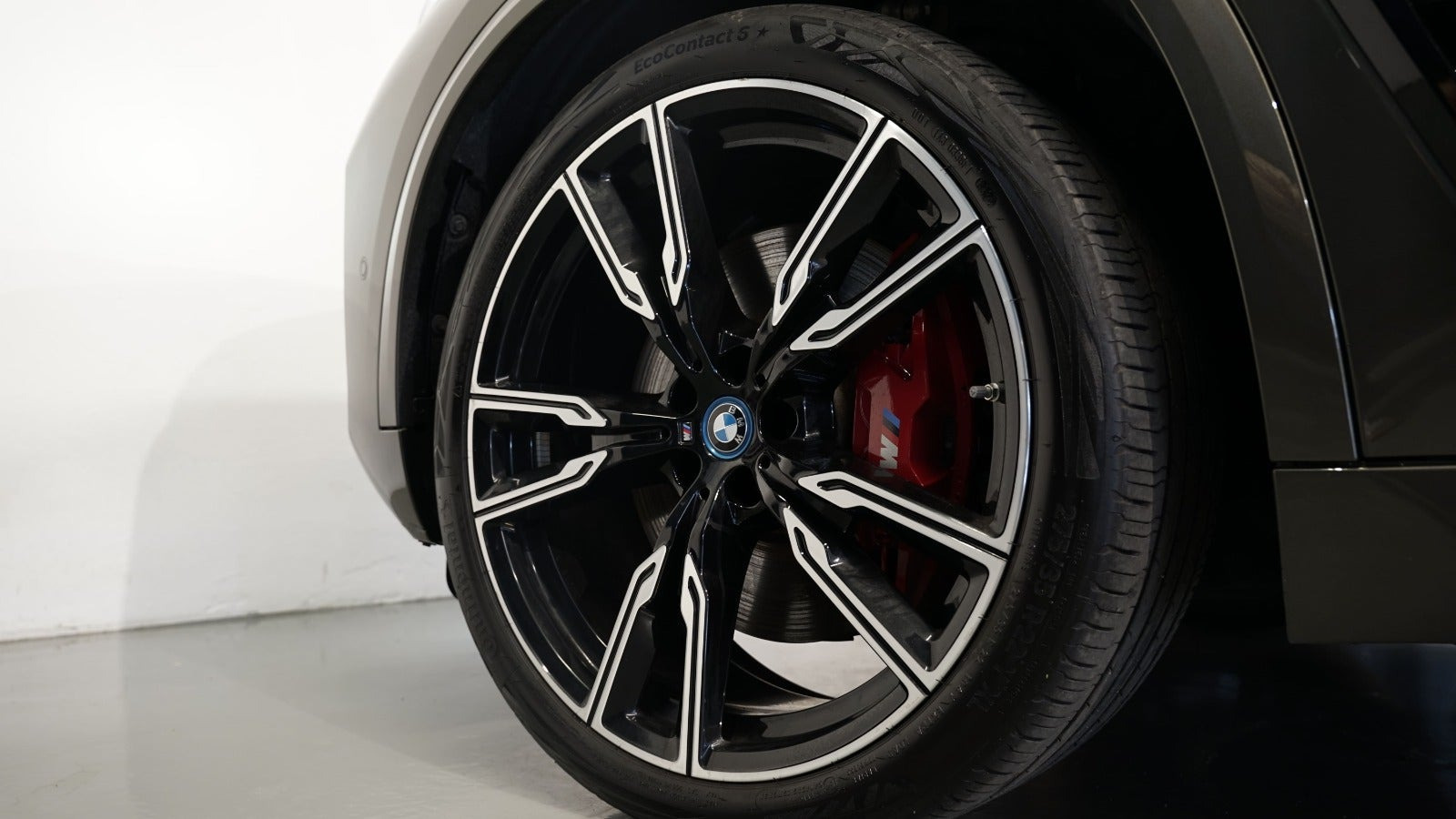 Grøn BMW X5 fra 2024