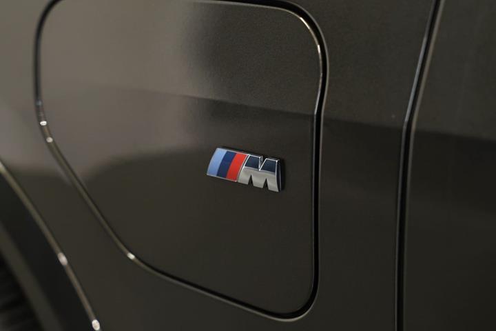 Grøn BMW X5 fra 2024