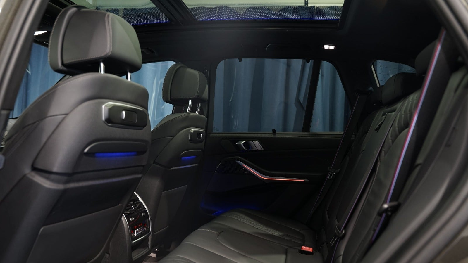Grøn BMW X5 fra 2024