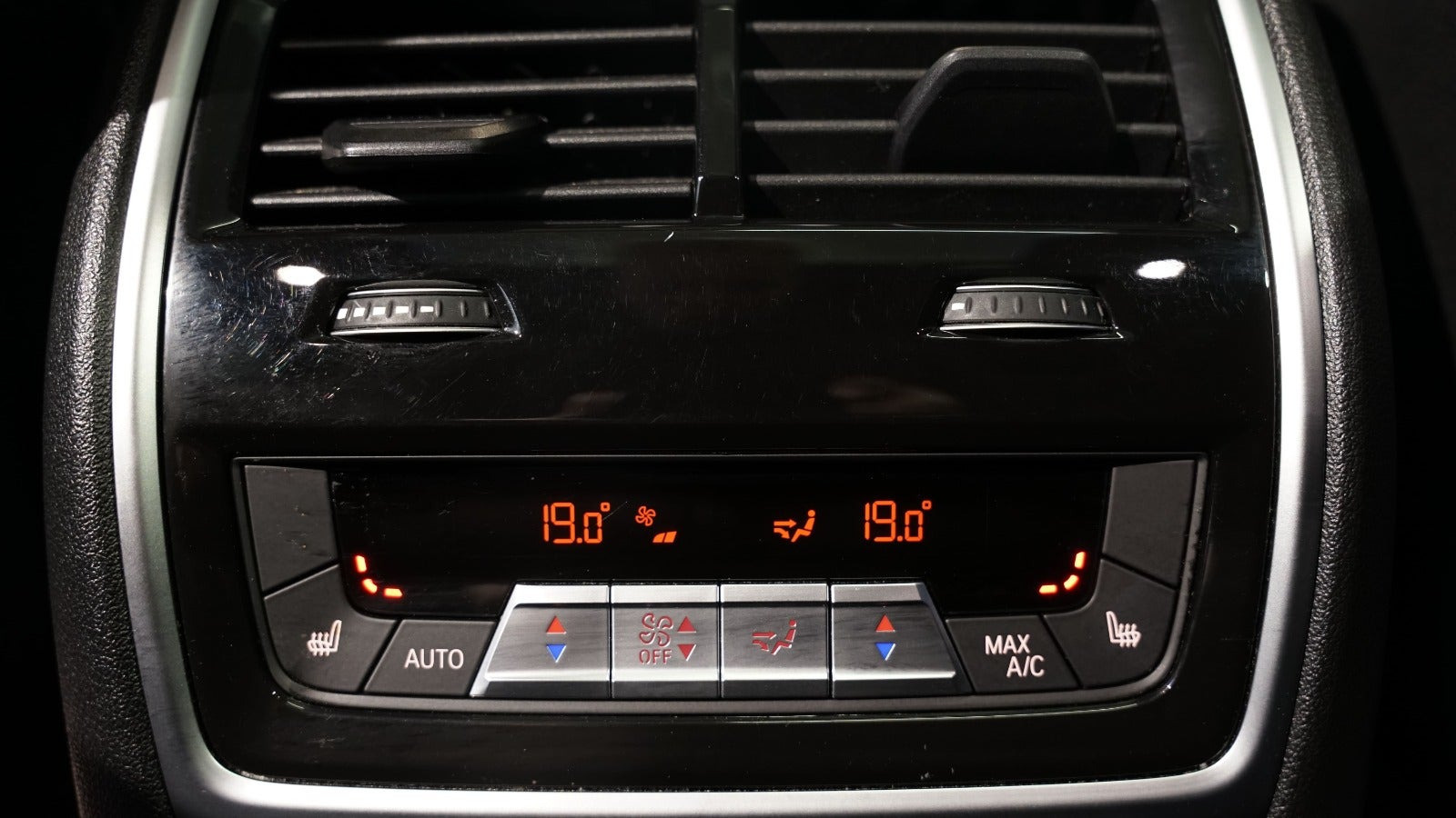 Grøn BMW X5 fra 2024