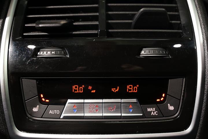 Grøn BMW X5 fra 2024