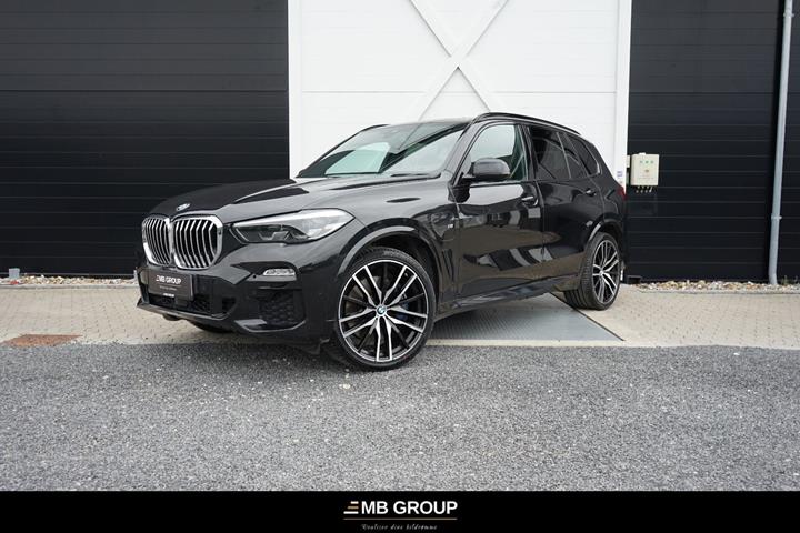 Sort BMW X5 fra 2021 set udefra