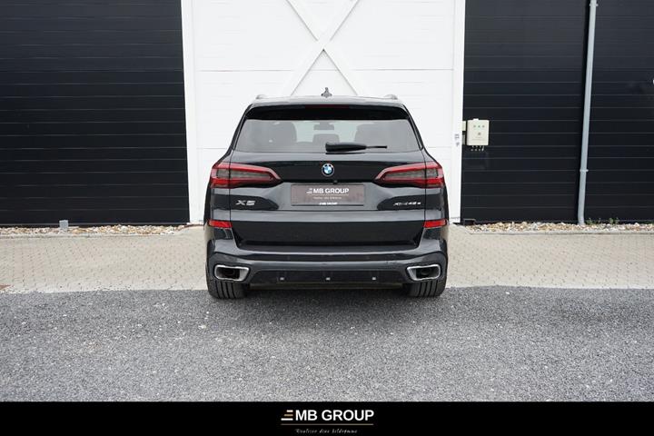 Sort BMW X5 fra 2021