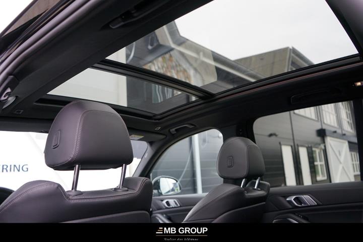 Sort BMW X5 fra 2021