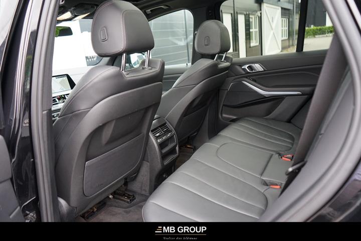 Sort BMW X5 fra 2021