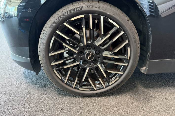 Sort Mini Cooper SE fra 2025