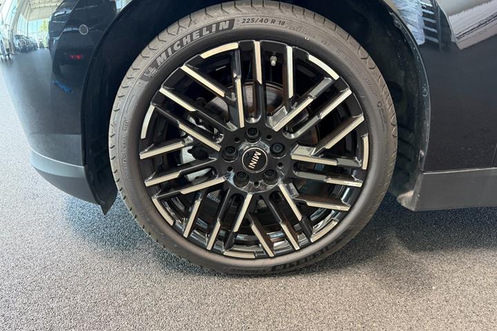 Sort Mini Cooper SE fra 2025