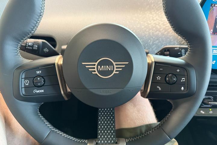 Sort Mini Cooper SE fra 2025