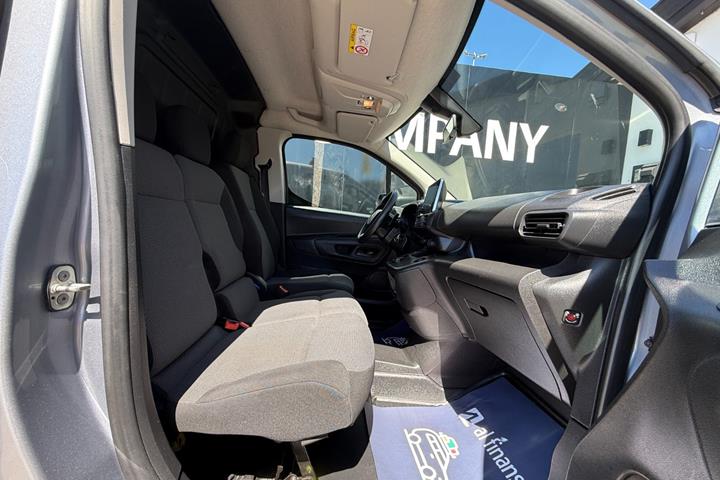 Grå Citroën Berlingo fra 2020