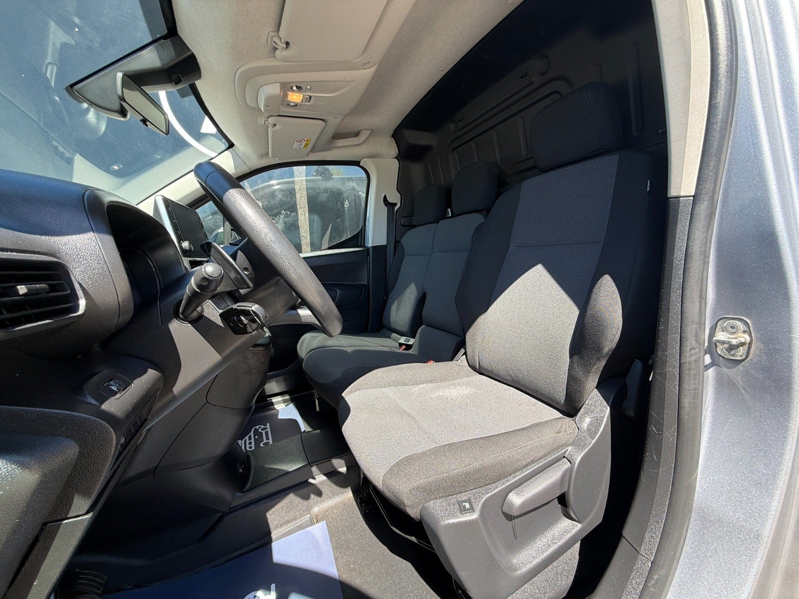 Grå Citroën Berlingo fra 2020
