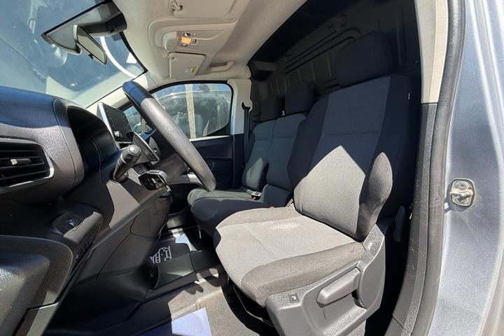 Grå Citroën Berlingo fra 2020