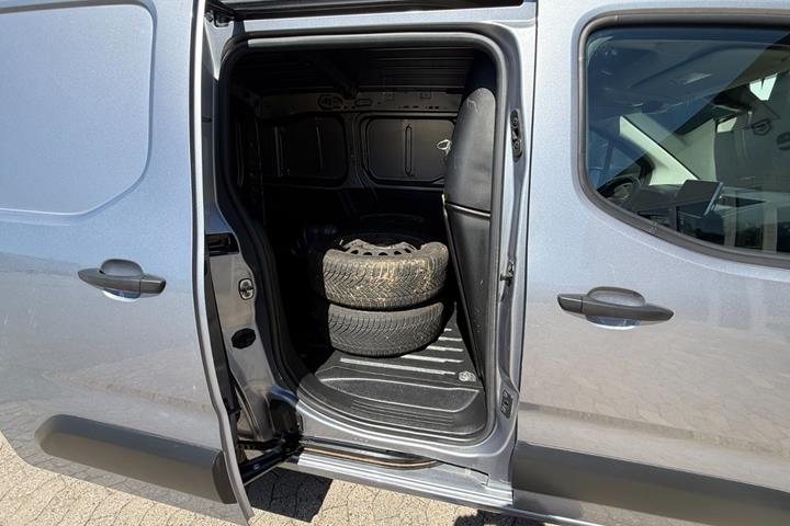 Grå Citroën Berlingo fra 2020