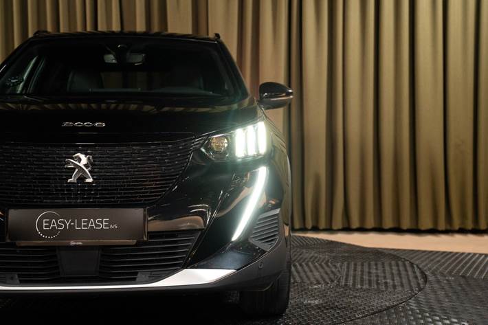 Sort Peugeot e-2008 fra 2023