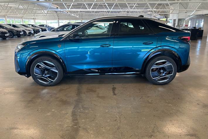 Blå Peugeot e-3008 fra 2024