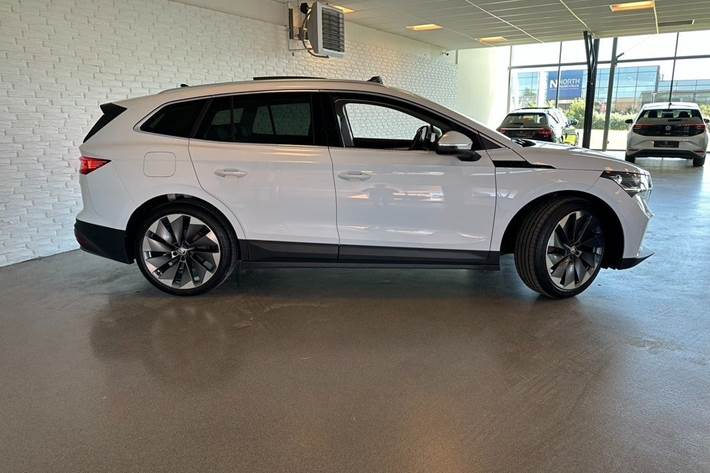 Hvid Skoda Enyaq fra 2021