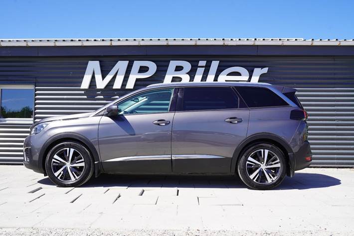 Grå Peugeot 5008 fra 2017