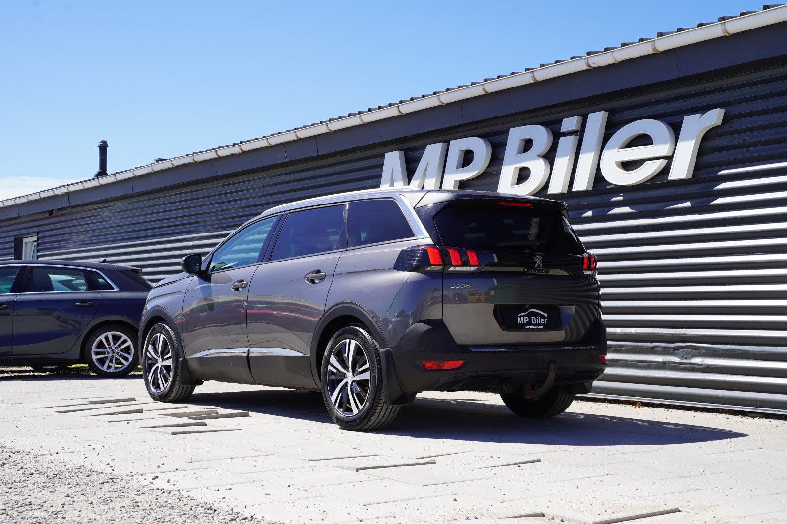 Grå Peugeot 5008 fra 2017