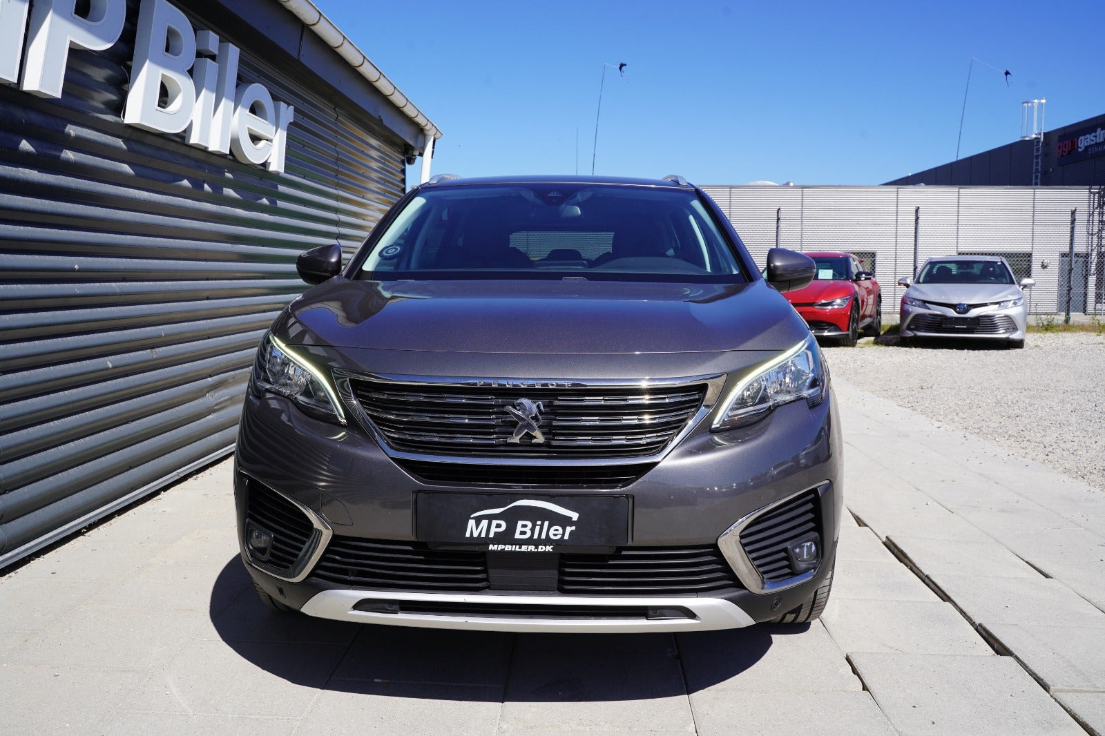 Grå Peugeot 5008 fra 2017