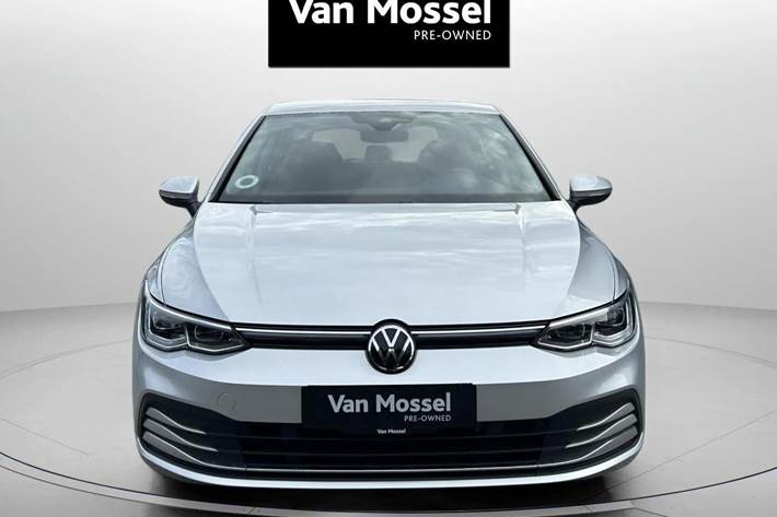 Sølv VW Golf VIII fra 2022