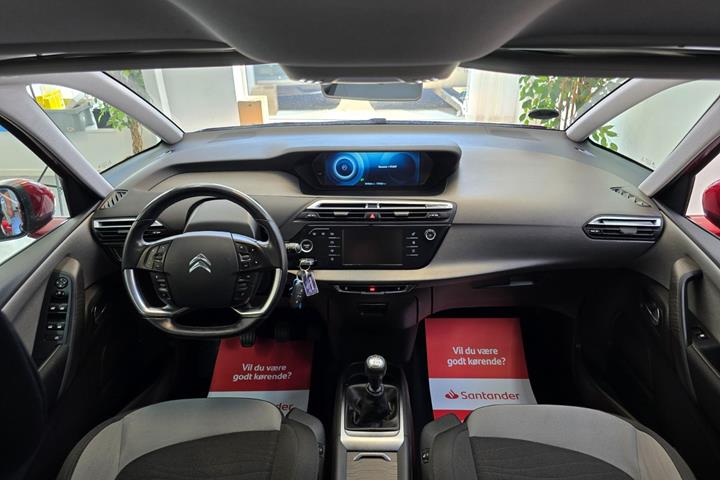 Rød Citroën C4 Picasso fra 2015