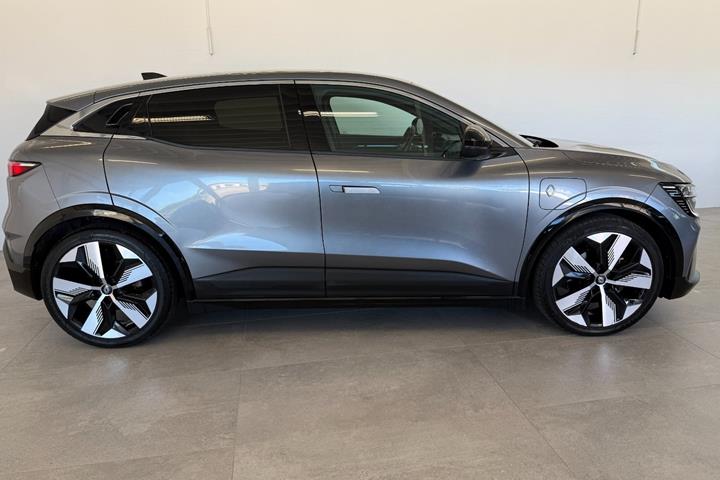 Grå Renault Megane E-Tech fra 2023