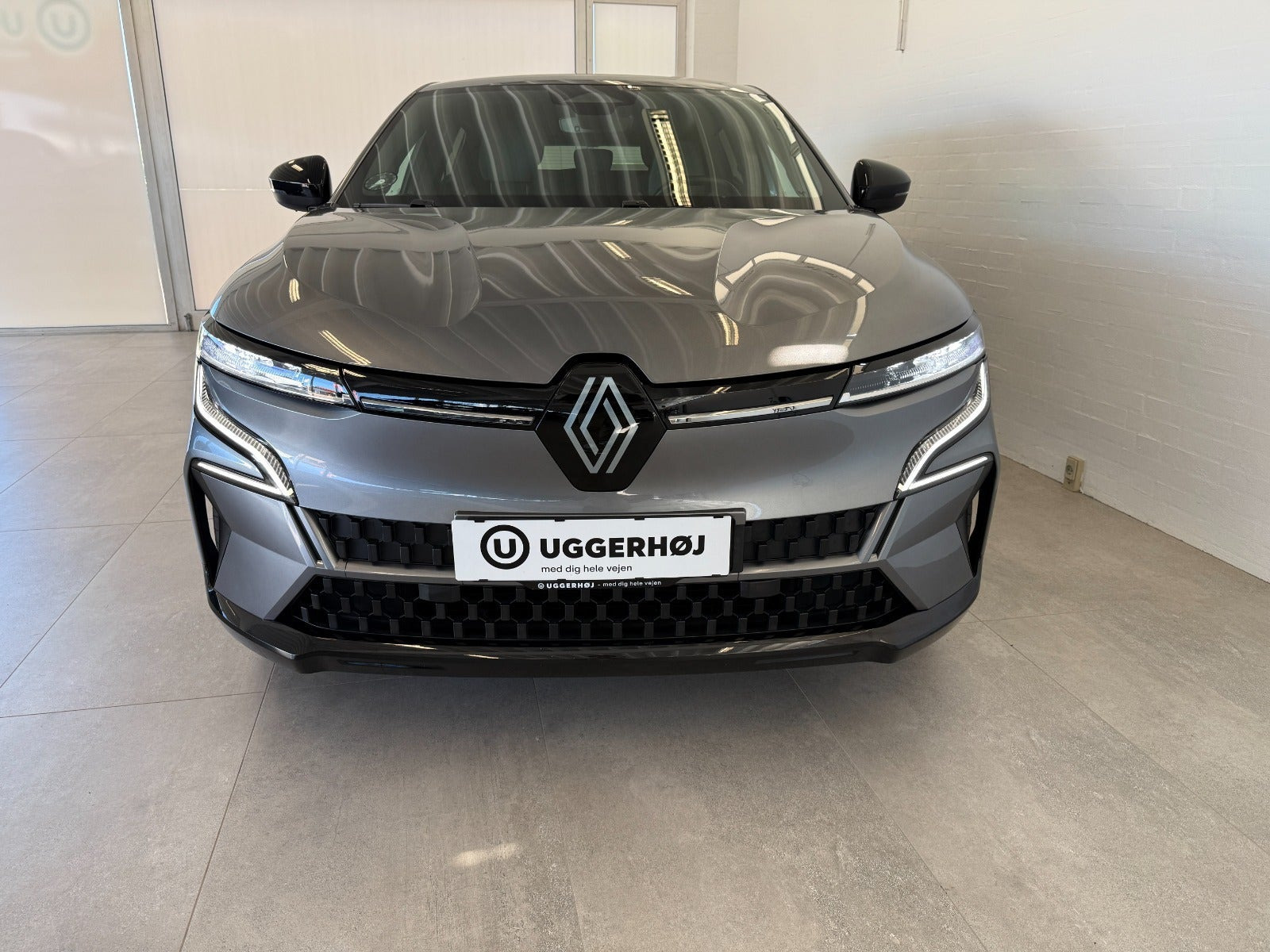 Grå Renault Megane E-Tech fra 2023