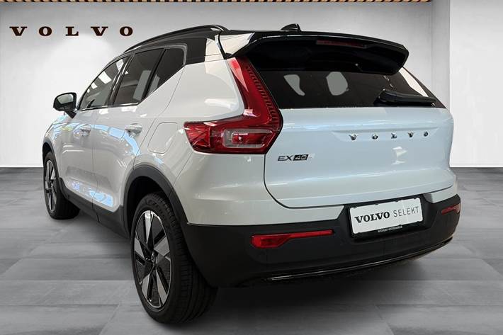 Hvid Volvo EX40 fra 2025