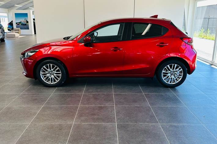 Grå Mazda 2 fra 2021