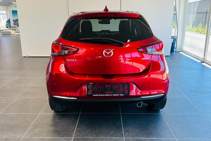 Grå Mazda 2 fra 2021