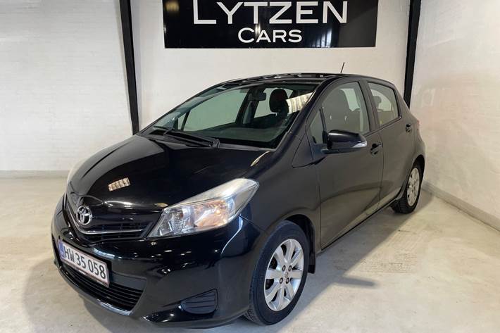 Sort Toyota Yaris fra 2012